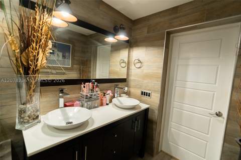 15420 SW 156th Ter, Miami FL - photo 13 of 32
