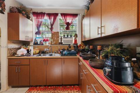 84 NW 47th St, Miami FL - photo 9 of 37