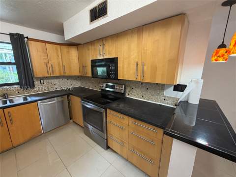 20509 NW 15th Ave 5-2, Miami Gardens FL - photo 8 of 34