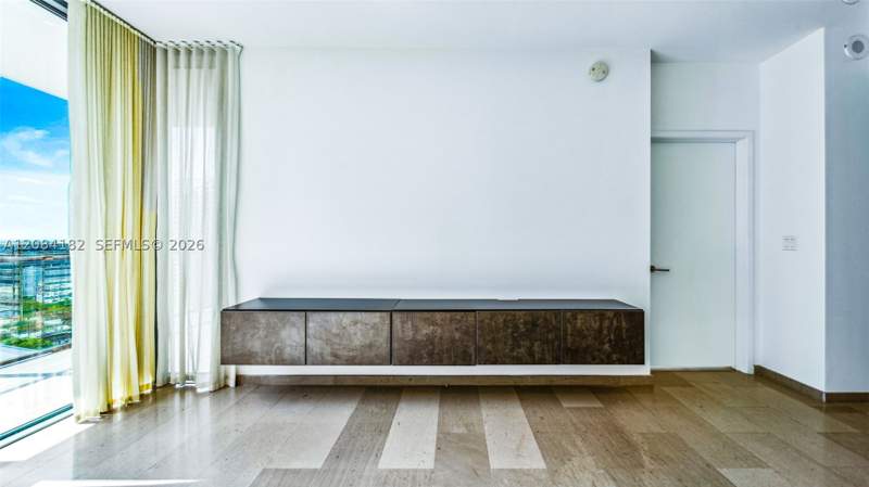 1 bedroom Condominium at 68 SE 6th St 1605, Reach Condo, Miami — photo 4