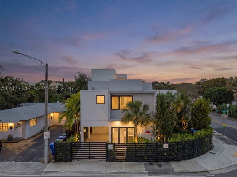 3 bedroom Townhouse at 11 NE 51 A, Railway Shops Addn, Miami — photo 1