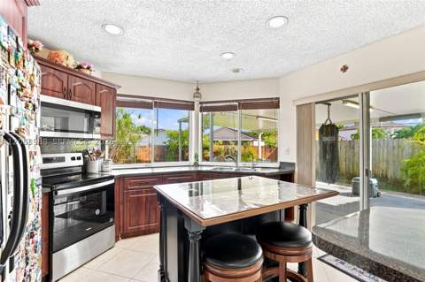 18209 NW 61st Ct, Hialeah FL - photo 11 of 45