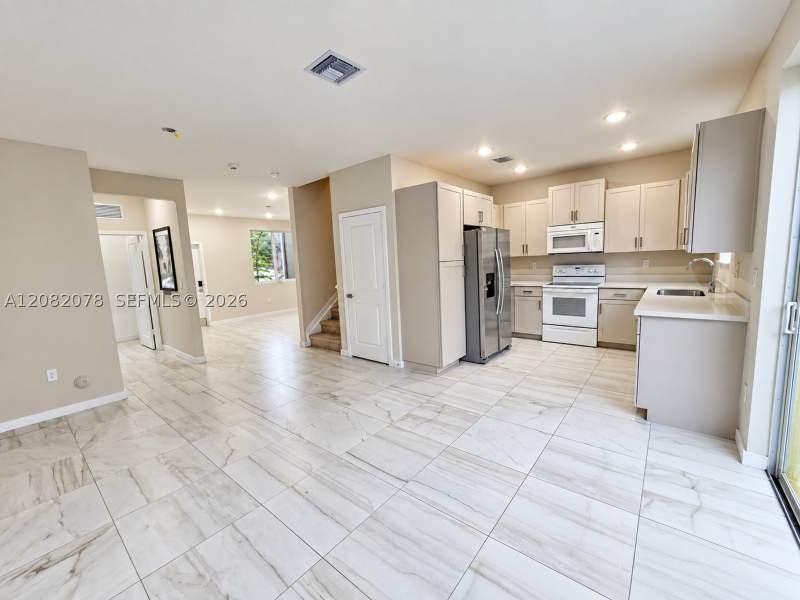 3 bedroom Townhouse at 2419 SE 11th St, Towns At Seascape, Homestead — photo 4