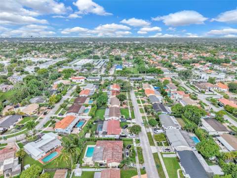 2211 SW 98th Pl, Miami FL - photo 12 of 68