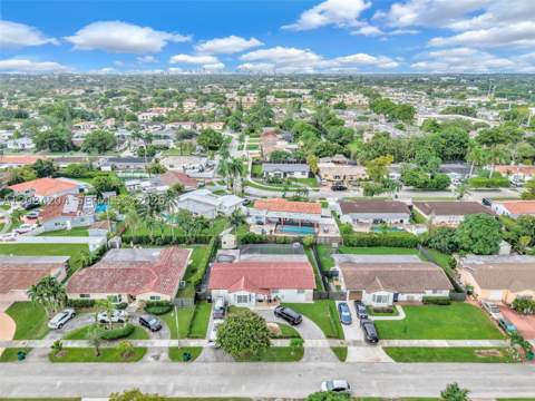 2211 SW 98th Pl, Miami FL - photo 13 of 68
