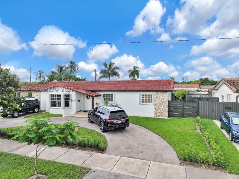 4 bedroom SingleFamilyResidence at 2211 SW 98th Pl, Westbrooke Gardens 1st Ad, Miami — photo 2