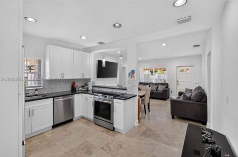 1590 NE 110th St, Miami FL - photo 6 of 39