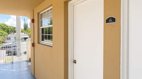 5500 SW 77th Ct 201, Miami FL - photo 10 of 12