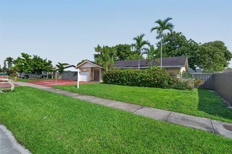 3 bedroom SingleFamilyResidence at 13217 SW 44th Ln, San Sebastian Unit No 5, Miami — photo 2
