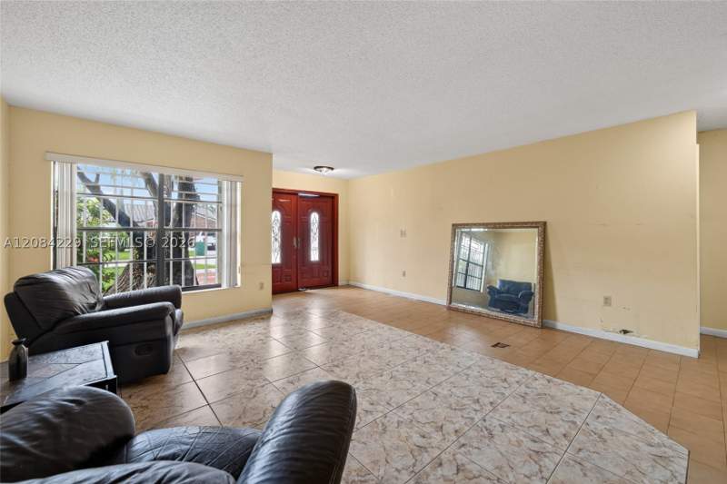 3 bedroom SingleFamilyResidence at 13217 SW 44th Ln, San Sebastian Unit No 5, Miami — photo 5