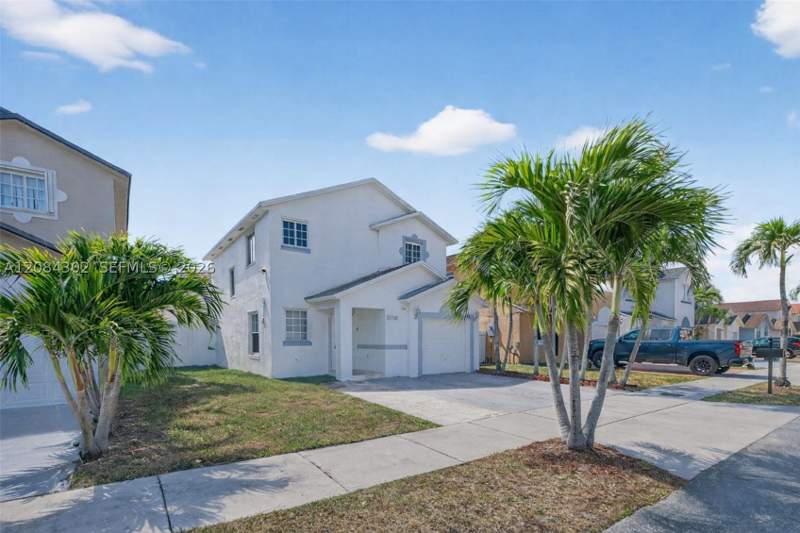 3 bedroom SingleFamilyResidence at 13758 SW 160th Ter, Monaco Dream Homes, Miami — photo 2