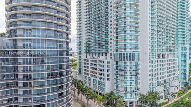 2 bedroom Condominium at 1800 N Bayshore Dr 612, 1800 Club Condo, Miami — photo 2