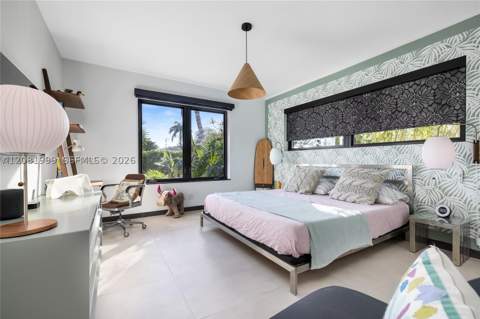 8818 Carlyle Ave, Surfside FL - photo 16 of 43