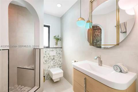 8818 Carlyle Ave, Surfside FL - photo 20 of 43