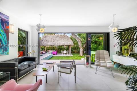 8818 Carlyle Ave, Surfside FL - photo 7 of 43
