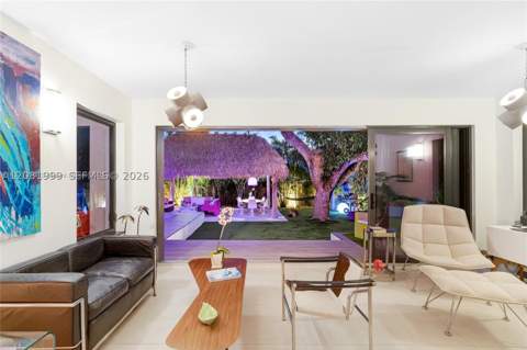 8818 Carlyle Ave, Surfside FL - photo 8 of 43