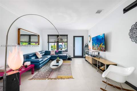 8818 Carlyle Ave, Surfside FL - photo 9 of 43