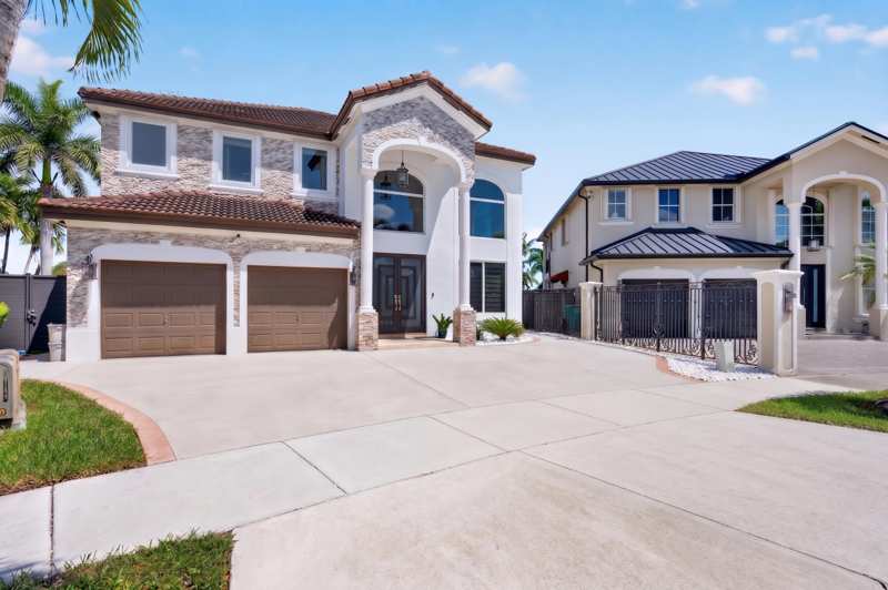 5 bedroom SingleFamilyResidence at 16401 SW 78th Terrace, Kendalland, Miami — photo 1