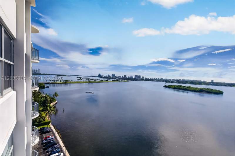 1 bedroom Condominium at 11930 N Bayshore Dr 1405, Majorca Towers Condo, North Miami — photo 2