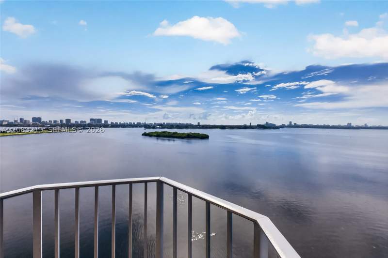 1 bedroom Condominium at 11930 N Bayshore Dr 1405, Majorca Towers Condo, North Miami — photo 4