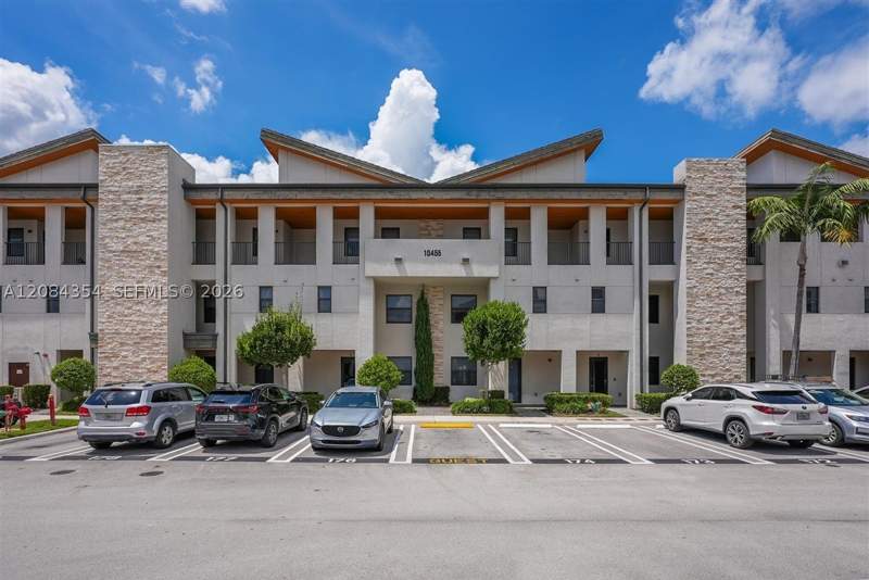 3 bedroom Condominium at 10455 NW 82nd St 10, Highland At Park Central, Doral — photo 2