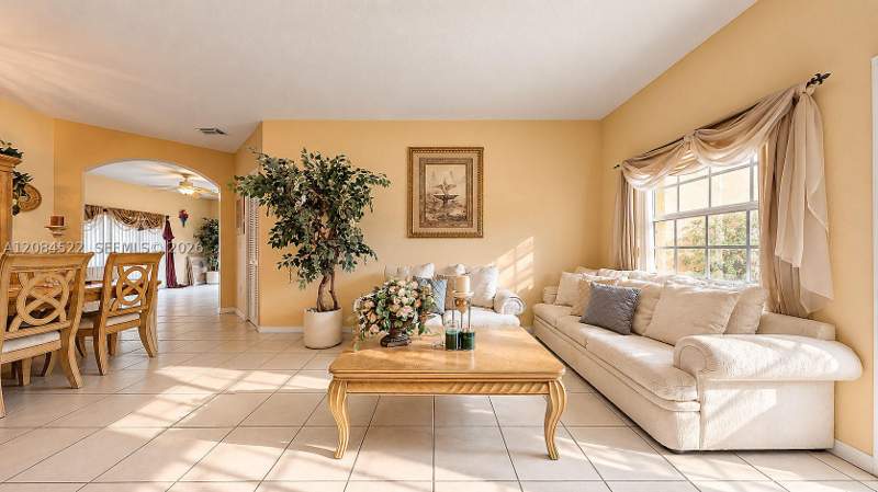 3 bedroom SingleFamilyResidence at 18201 SW 144th Ct, Fc Sub, Miami — photo 5