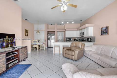 9053 NW 146th Ter, Miami Lakes FL - photo 10 of 30