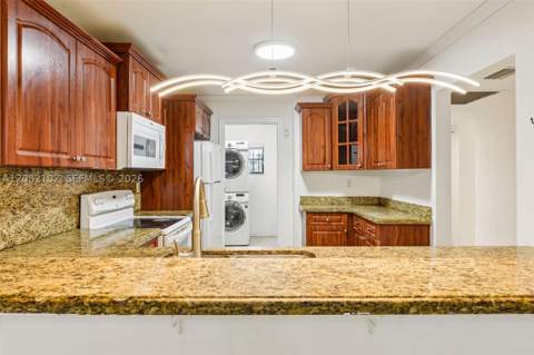 13130 SW 15th Ln, Miami FL - photo 10 of 30