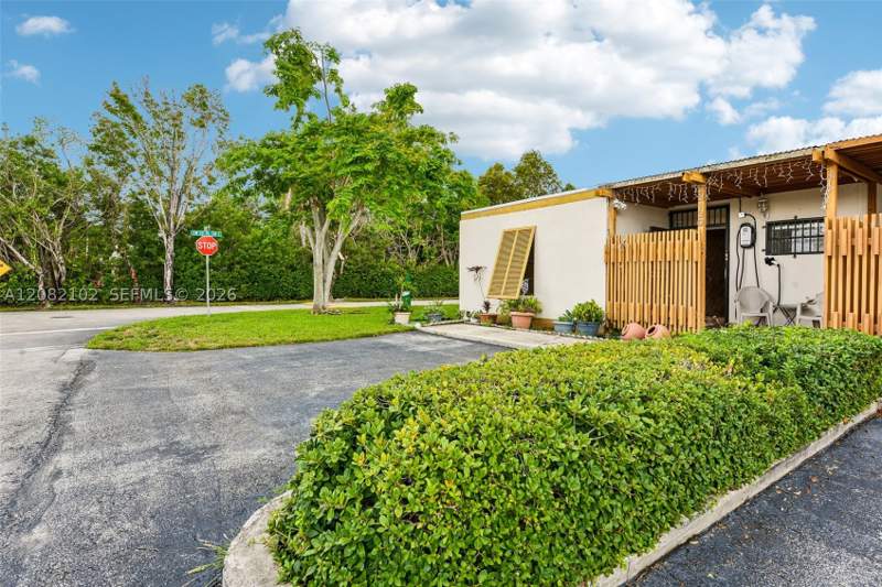 2 bedroom Townhouse at 13130 SW 15th Ln, Trail Run Sec 2, Miami — photo 2