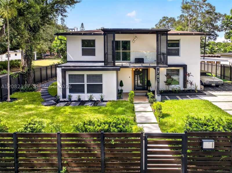 3 bedroom SingleFamilyResidence at 701 NE 164th St, Pleasant Village, Miami — photo 1