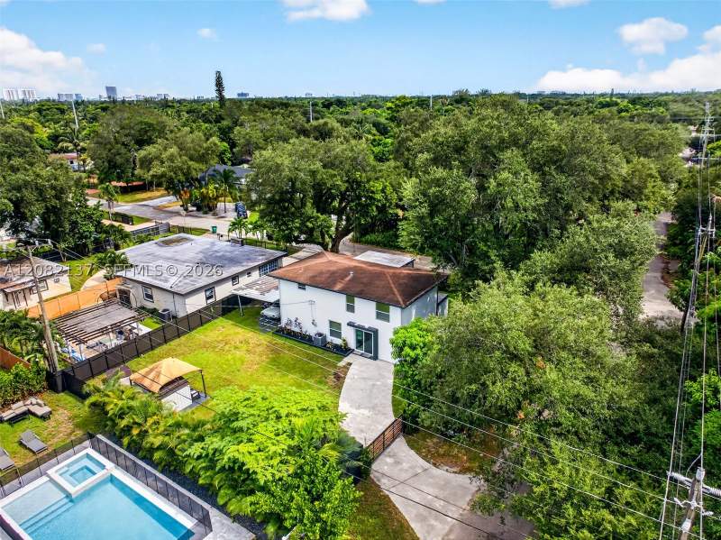 3 bedroom SingleFamilyResidence at 701 NE 164th St, Pleasant Village, Miami — photo 5