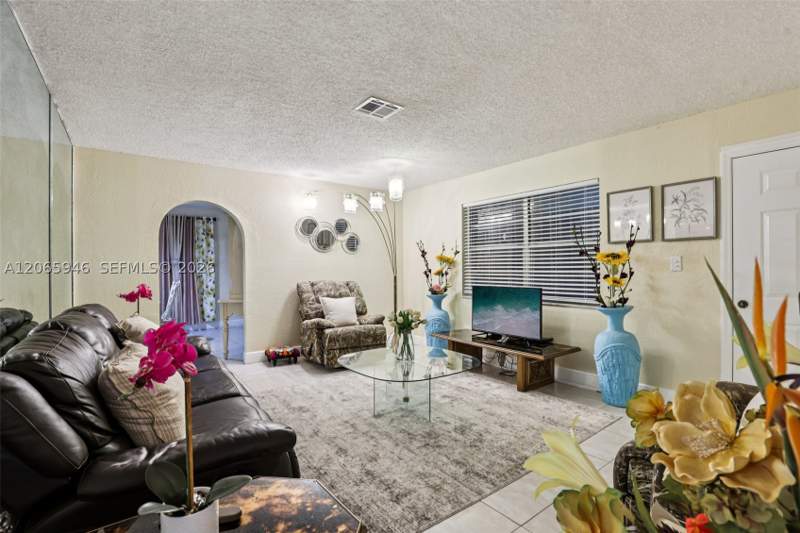 3 bedroom SingleFamilyResidence at 3398 NW 212th St, Liberty Gardens, Miami Gardens — photo 4