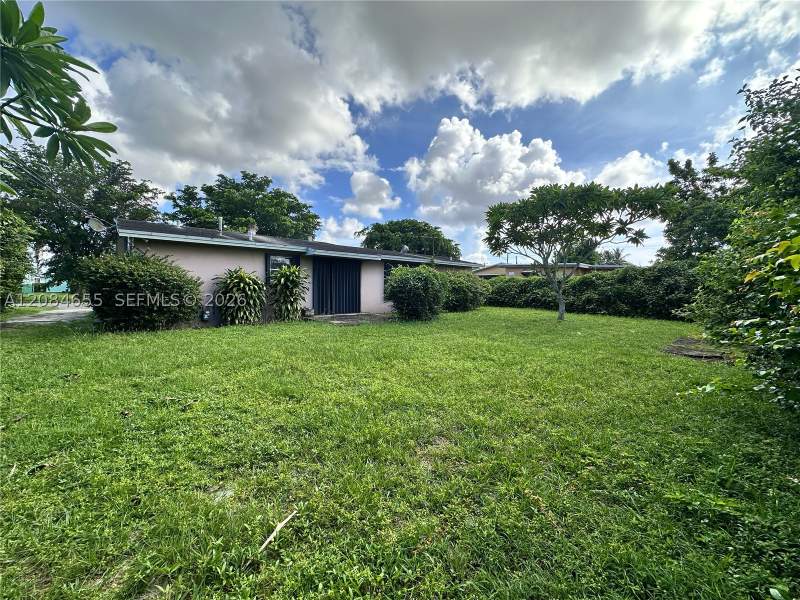 3 bedroom SingleFamilyResidence at 1410 NW 174th St, Scott Lake Manor Sec 7, Miami Gardens — photo 3