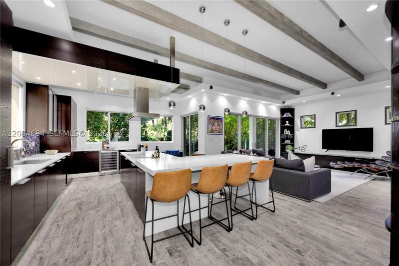 4 bedroom SingleFamilyResidence at 101 SW 21st Rd, Holleman Park, Miami — photo 2