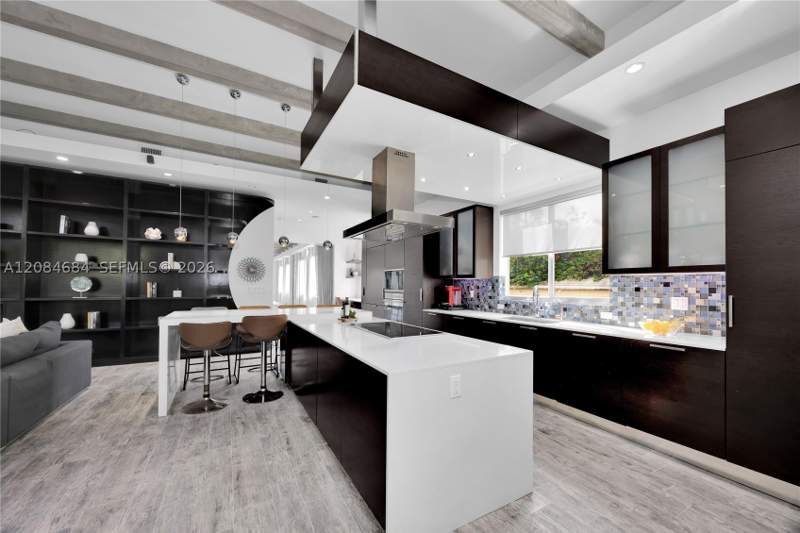 4 bedroom SingleFamilyResidence at 101 SW 21st Rd, Holleman Park, Miami — photo 4