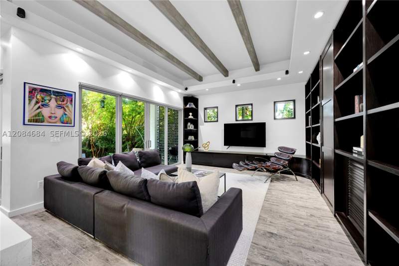 4 bedroom SingleFamilyResidence at 101 SW 21st Rd, Holleman Park, Miami — photo 5