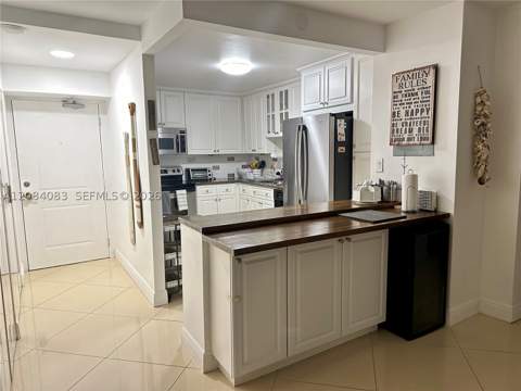100 Bayview Dr 1405, Sunny Isles Beach FL - photo 13 of 46