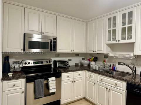 100 Bayview Dr 1405, Sunny Isles Beach FL - photo 14 of 46