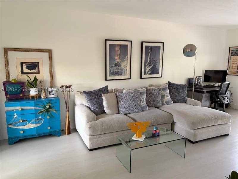 2 bedroom Townhouse at 9216 SW 136th St Cir, Briar Bay Twnhs Estates, Miami — photo 3