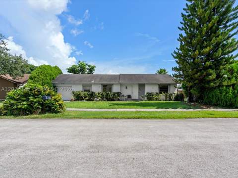 939 S Bluebird Ln, Homestead FL - photo 6 of 44