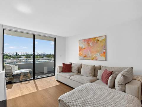 8201 Byron Ave 502, Miami Beach FL - photo 13 of 44