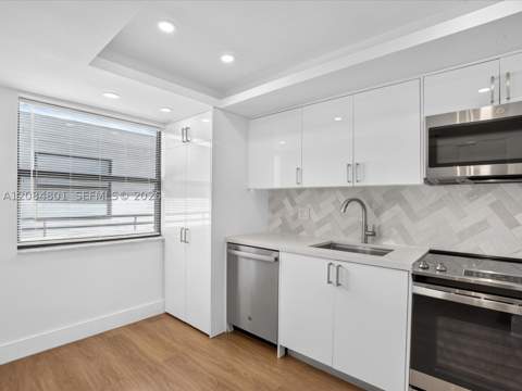 8201 Byron Ave 502, Miami Beach FL - photo 15 of 44