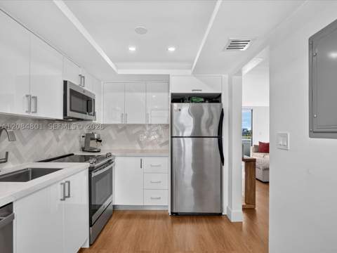 8201 Byron Ave 502, Miami Beach FL - photo 16 of 44
