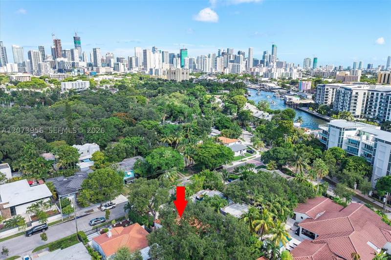 3 bedroom SingleFamilyResidence at 1000 NW 10th Ct, Country Club Addn, Miami — photo 2