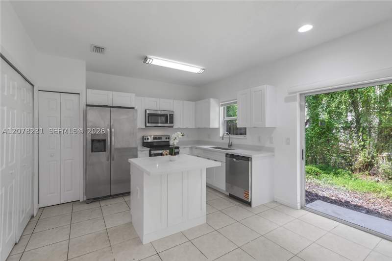 3 bedroom Townhouse at 2992 SE 15th Ave, Venetia Grove, Homestead — photo 2