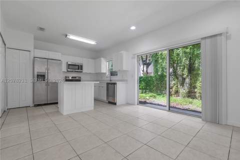 2992 SE 15th Ave, Homestead FL - photo 6 of 37
