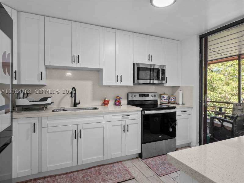 3 bedroom Condominium at 671 NE 195th St 329E, Cedar Glenn Condo Apts Ea, Miami — photo 4