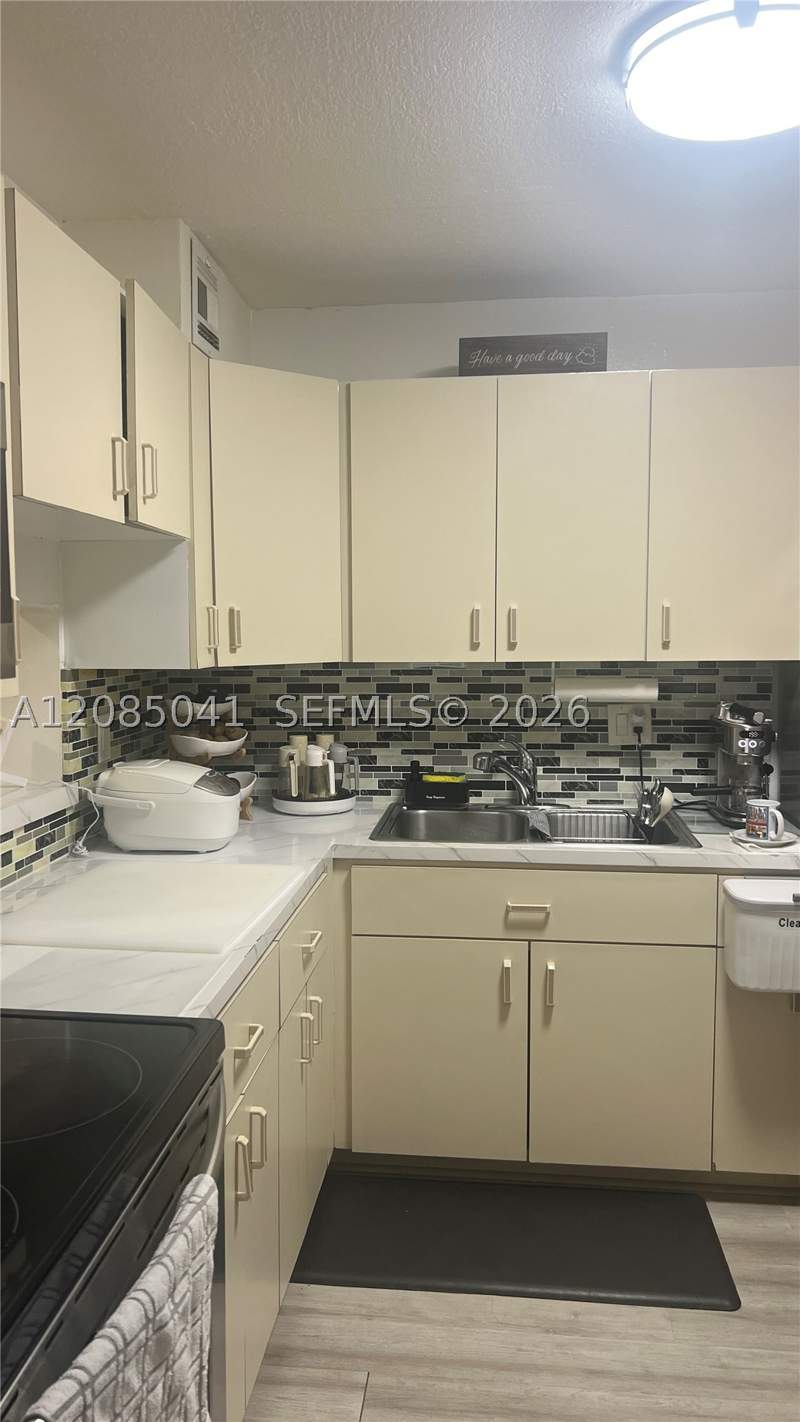 2 bedroom Condominium at 1480 W 46th St 210, Casa Real Condo, Hialeah — photo 3
