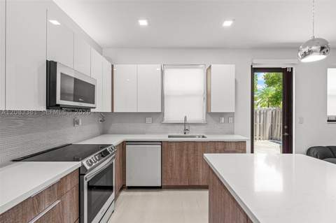 7923 NW 104th Ct, Doral FL - photo 14 of 38