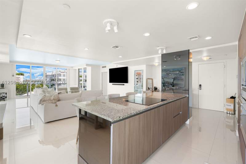 2 bedroom Condominium at 1170 101st St 601, Bay Harbour Island, Bay Harbor Islands — photo 3